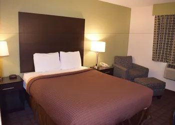 Super 8 by Wyndham Saginaw hotel thumbnail 7