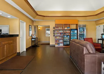 Comfort Suites Saginaw North hotel thumbnail 2