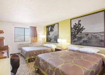 Super 8 by Wyndham Kingman hotel thumbnail 4