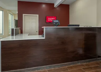 Red Roof Inn Freehold hotel thumbnail 2
