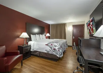 Red Roof Inn Freehold hotel thumbnail 6