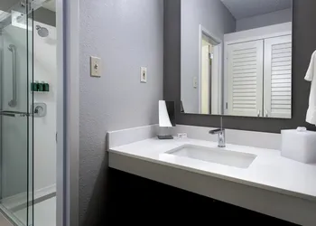 Courtyard by Marriott Lincroft Red Bank hotel thumbnail 8