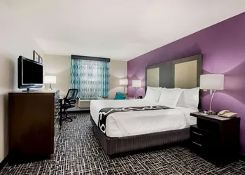 La Quinta Inn by Wyndham West Long Branch/NJ Shore Area hotel thumbnail 7