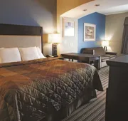 La Quinta Inn & Suites by Wyndham Broussard - Lafayette Area hotel detail image 5