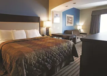 La Quinta Inn & Suites by Wyndham Broussard - Lafayette Area hotel thumbnail 5