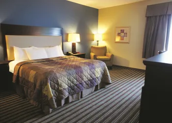 La Quinta Inn & Suites by Wyndham Broussard - Lafayette Area hotel thumbnail 6