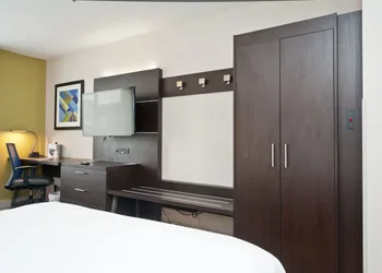 Holiday Inn Express Hotel & Suites Scott - Lafayette West by IHG hotel thumbnail 2