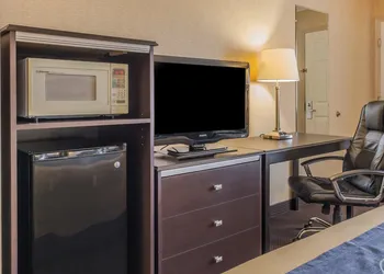 Comfort Inn On the Bay hotel thumbnail 6