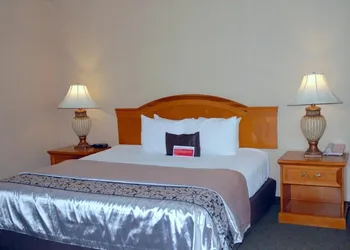 Ramada by Wyndham Olympia hotel thumbnail 3