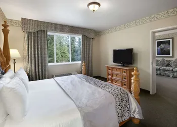 Ramada by Wyndham Olympia hotel thumbnail 7