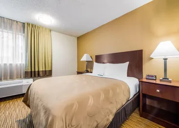 Quality Inn & Suites Lacey Olympia hotel thumbnail 7