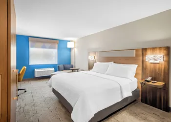 Holiday Inn Express & Suites Tumwater – Olympia by IHG hotel thumbnail 4