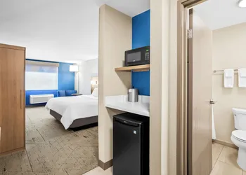 Holiday Inn Express & Suites Tumwater – Olympia by IHG hotel thumbnail 6