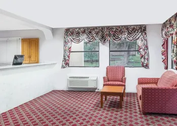 Deluxe Inn Denton hotel thumbnail 2