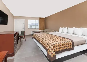 Deluxe Inn Denton hotel thumbnail 5