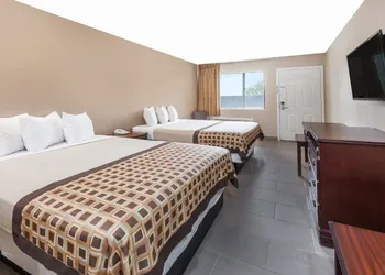 Deluxe Inn Denton hotel thumbnail 6