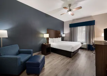 Best Western Plus Lake Dallas Inn & Suites hotel thumbnail 3