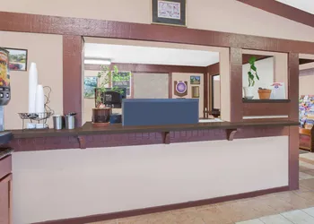 Knights Inn Battle Creek hotel thumbnail 3