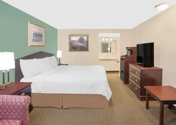 Knights Inn Battle Creek hotel thumbnail 6