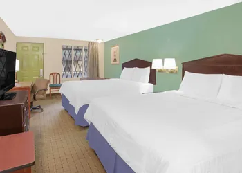 Knights Inn Battle Creek hotel thumbnail 7