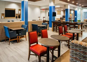 Holiday Inn Express Hotel & Suites Boston-Marlboro by IHG hotel thumbnail 3
