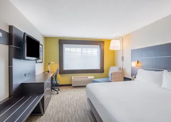 Holiday Inn Express Hotel & Suites Boston-Marlboro by IHG hotel thumbnail 6