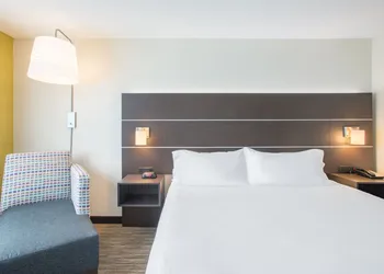Holiday Inn Express Hotel & Suites Boston-Marlboro by IHG hotel thumbnail 8