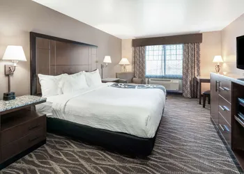 La Quinta Inn & Suites by Wyndham Belgrade - Bozeman Airport hotel thumbnail 7