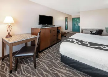 La Quinta Inn & Suites by Wyndham Belgrade - Bozeman Airport hotel thumbnail 8