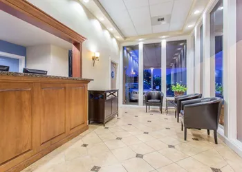 Days Inn by Wyndham Modesto hotel thumbnail 2