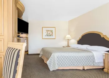 Days Inn by Wyndham Modesto hotel thumbnail 6