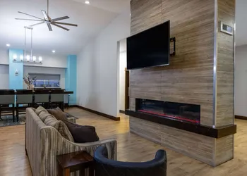 Super 8 by Wyndham Belgrade/Bozeman Airport hotel thumbnail 3