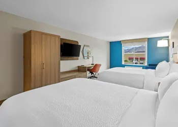 Holiday Inn Express & Suites Ogden by IHG hotel thumbnail 5