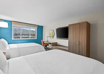 Holiday Inn Express & Suites Ogden by IHG hotel thumbnail 6