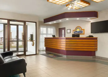 Days Inn by Wyndham Trois-Rivieres hotel thumbnail 2