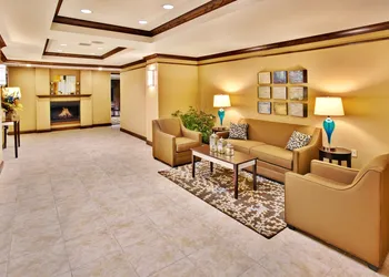 Holiday Inn Express Hotel & Suites Dubuque by IHG hotel thumbnail 3