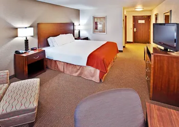 Holiday Inn Express Hotel & Suites Dubuque by IHG hotel thumbnail 5