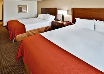 Holiday Inn Express Hotel & Suites Dubuque by IHG hotel thumbnail 6