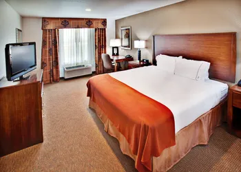 Holiday Inn Express Hotel & Suites Dubuque by IHG hotel thumbnail 8