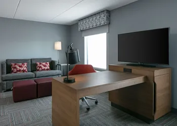 Hampton Inn Dubuque hotel thumbnail 3