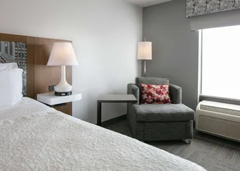 Hampton Inn Dubuque hotel thumbnail 5