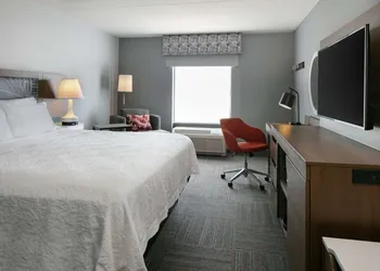 Hampton Inn Dubuque hotel thumbnail 6