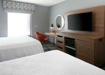 Hampton Inn Dubuque hotel thumbnail 7