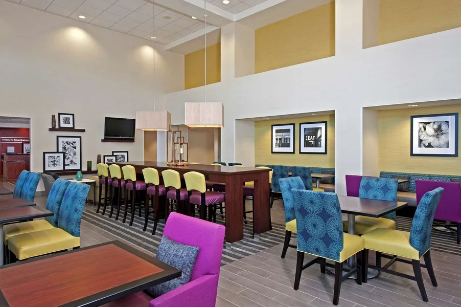 Hampton Inn & Suites Bloomington - Normal hotel detail image 2