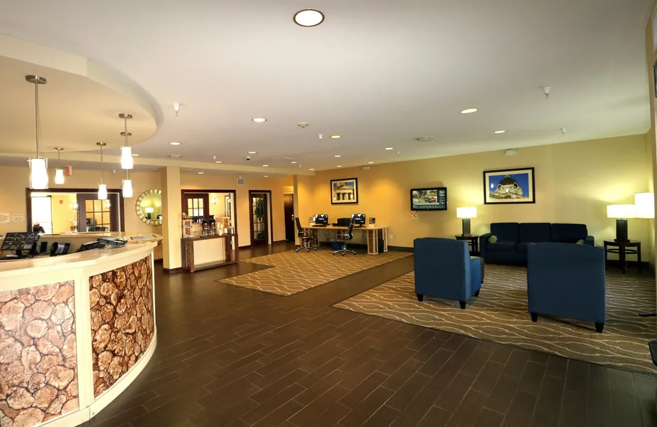 Comfort Suites Bloomington I-55 and I-74 hotel detail image 2