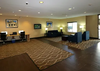 Comfort Suites Bloomington I-55 and I-74 hotel thumbnail 4