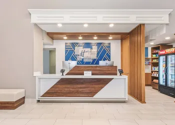 Holiday Inn Express & Suites Bloomington - Normal by IHG hotel thumbnail 5