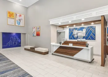 Holiday Inn Express & Suites Bloomington - Normal by IHG hotel thumbnail 6