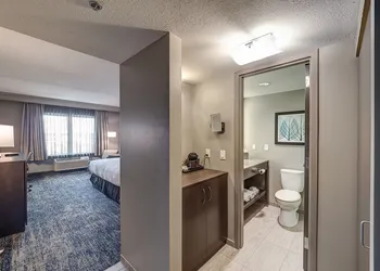 DoubleTree by Hilton Hotel Bloomington hotel thumbnail 6