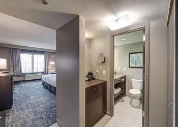 DoubleTree by Hilton Hotel Bloomington hotel thumbnail 6